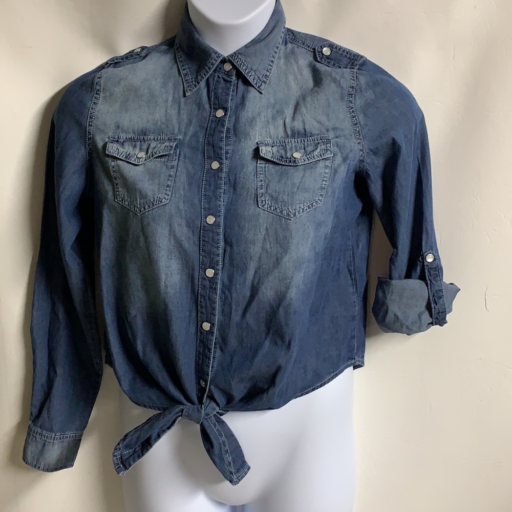 Cello denim wear size M blue chambray snap button down tie front crop denim top.